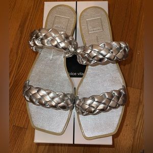 Dolce Vita “Indy” Metallic sandal. Size 9.5-NEW
